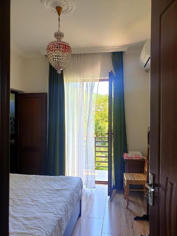 Four Seasons In Kutaisi Hotel Екстериор снимка